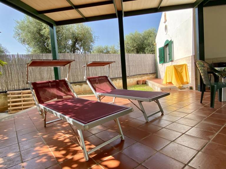 Apartment with BBQ & garden | Garden view — photo 5