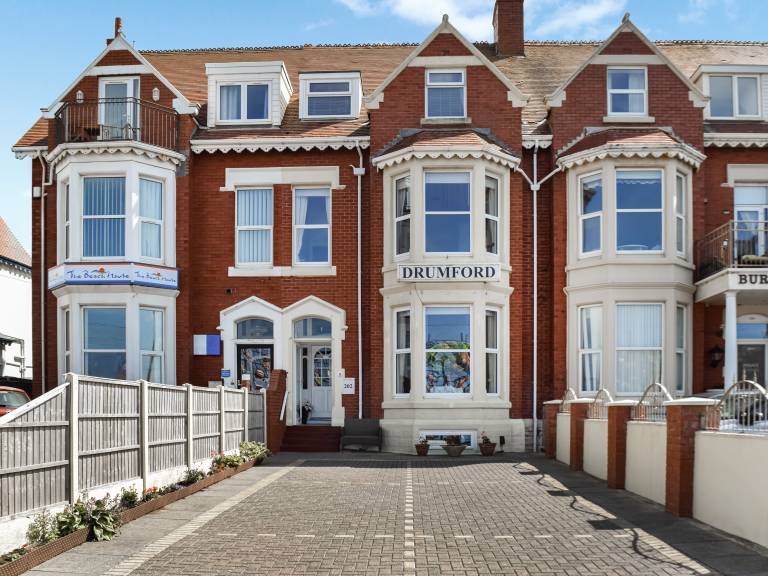 Cottage | Beach view in Blackpool