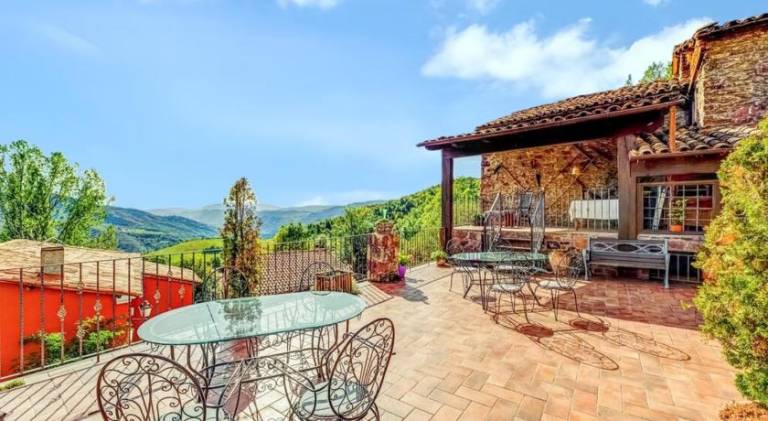 Holiday apartment with terrace, barbecue & garden — photo 3