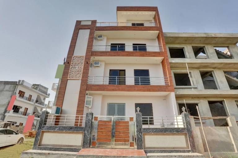 Collection O Raksha Inn Near PVR Ansal Plaza Greater Noida in Greater Noida