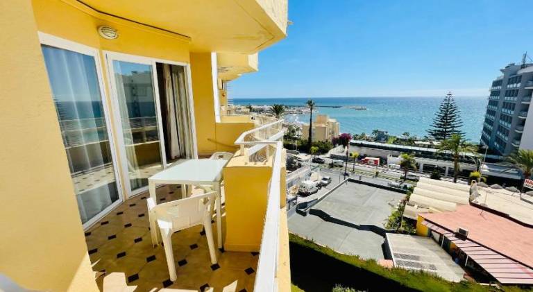 Holiday apartment with terrace, garden & pool — photo 2