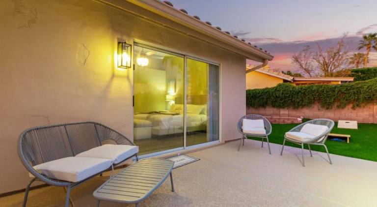 House with jacuzzi & pool — photo 4