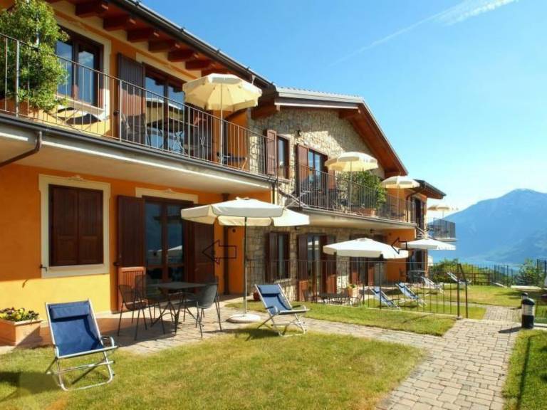 Rental apartment with patio, barbeque & pool | Nature view — photo 2