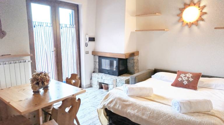 Family-friendly rental apartment with patio | Mountain view | Close to the ski | Pet-friendly — photo 5