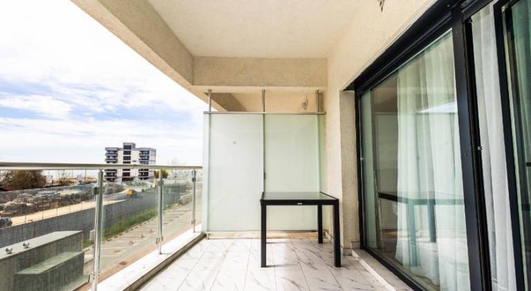 Apartment with pool — photo 4