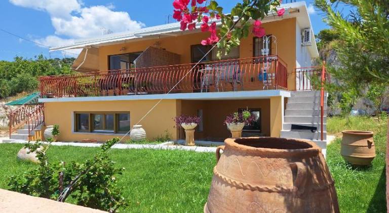 Charming holiday apartment with garden & terrace | Pets allowed in Kefalonia