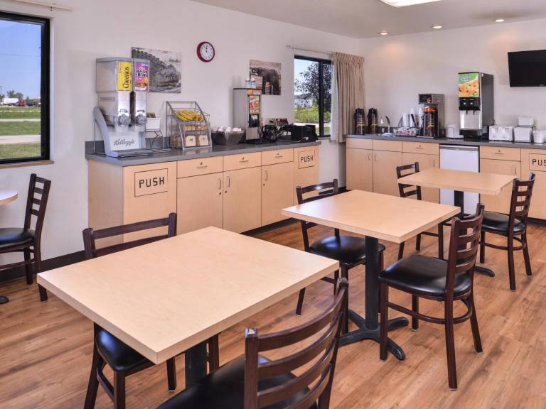 Americas Best Value Inn Missouri Valley — photo 4
