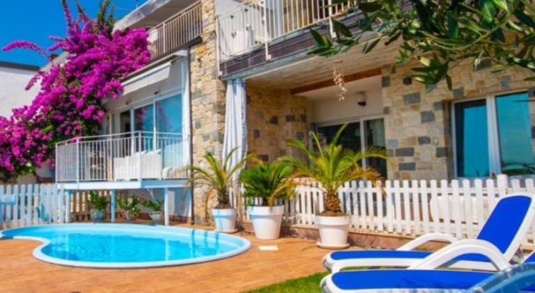 Rental apartment with private pool, terrace & garden | Suitable for remote work in Affi