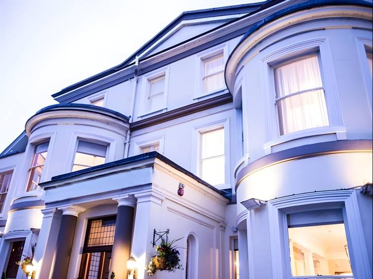 DoubleTree by Hilton Cheltenham-Cotswolds in Cheltenham