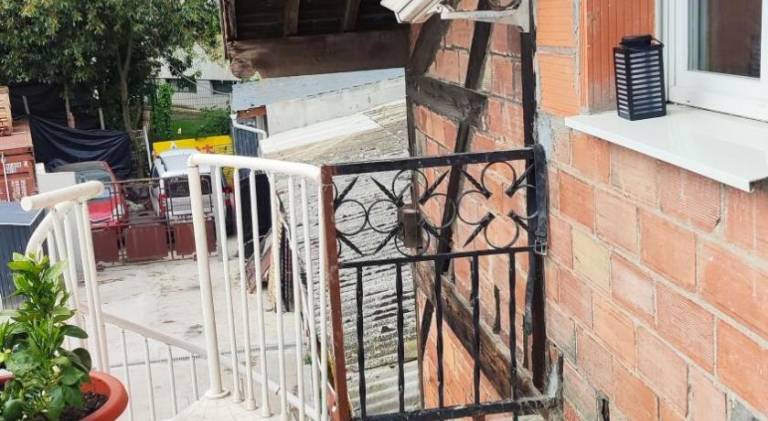 Apartment with yard & terrace — photo 3