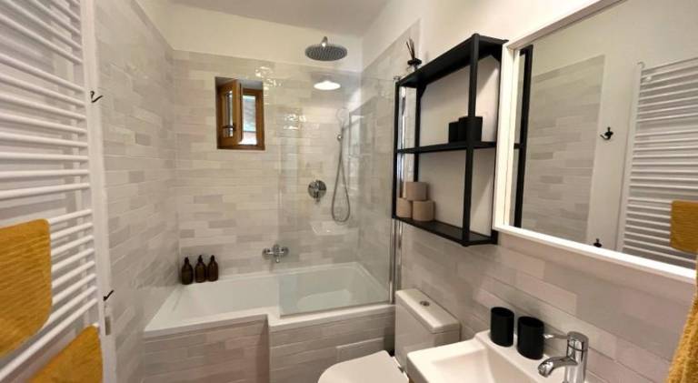 Fully equipped nice rental apartment with yard, patio & barbeque | Pet-friendly — photo 2