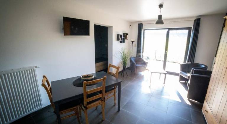 Holiday apartment with hot tub, terrace & yard — photo 3