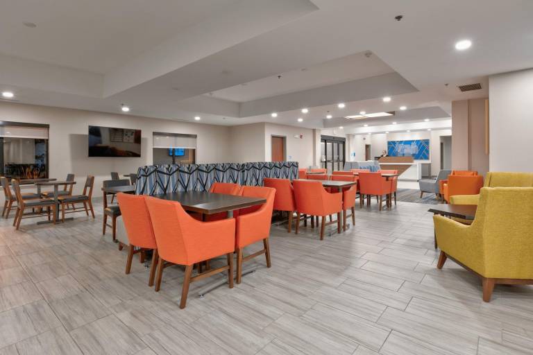 Holiday Inn Express Hotel & Suites Shakopee By IHG — photo 3