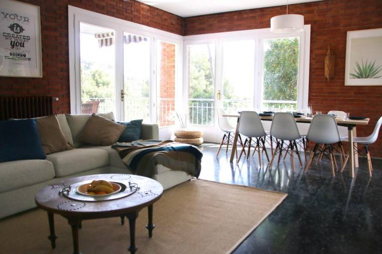 Charming house with pool & BBQ | Perfect for remote work | Pets are welcome — photo 3