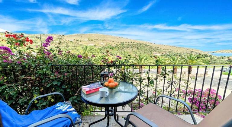 Beautiful serviced apartment with pool, yard & BBQ | Pet-friendly — photo 4