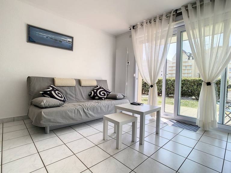 Apartment with garden — photo 3