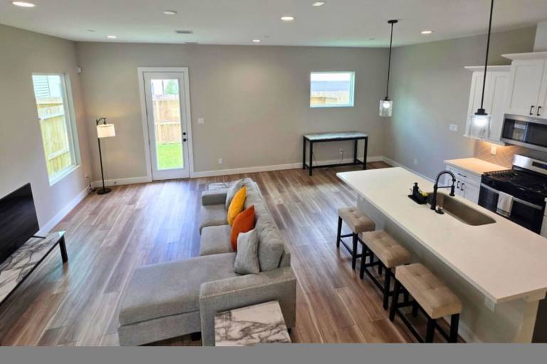 Vacation home with yard in Houston, TX
