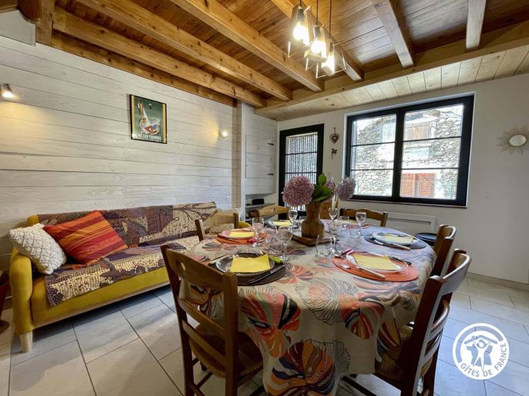 Gite with BBQ & patio in Foix