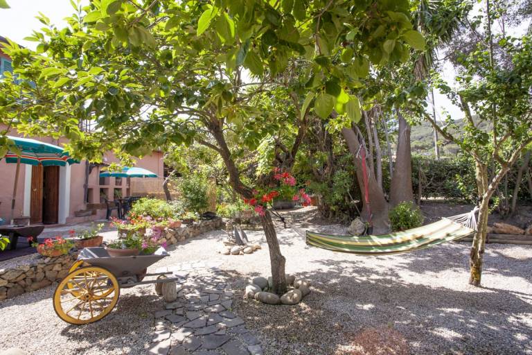 Family-oriented beautiful rental apartment with yard | Dogs allowed — photo 4