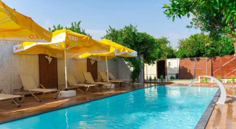 Serviced apartment with yard, jacuzzi & pool | Pets allowed — photo 5