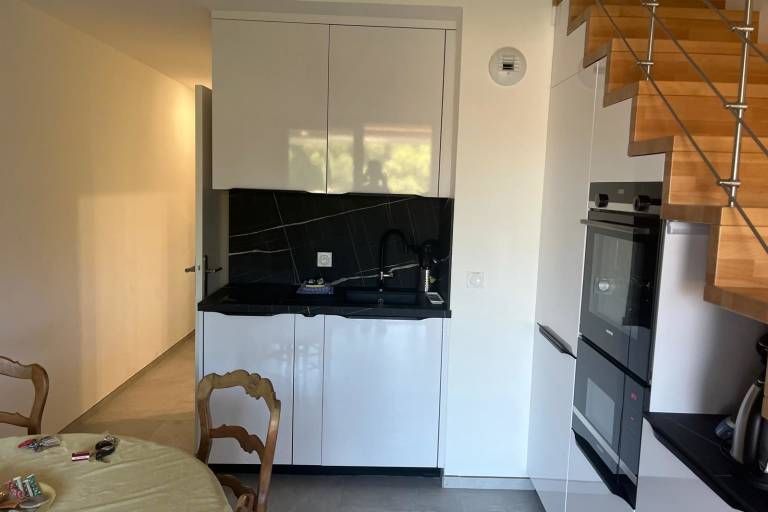Renovated 1 bedroom apartment near sea — photo 2