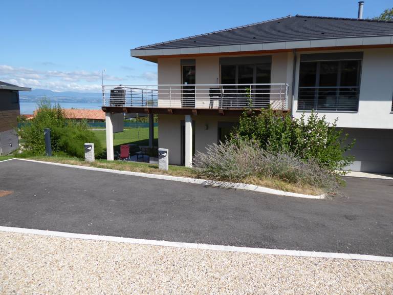 Apartment with yard, terrace & grill | Mountain view — photo 2