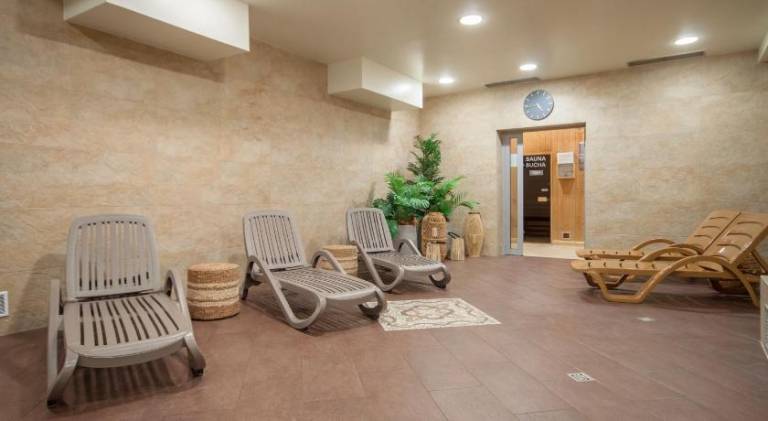 Holiday apartment with hot tub & pool — photo 5
