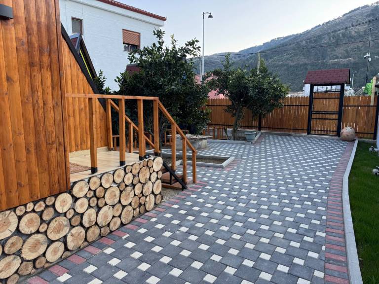Casa Lagja 30 Vjetori