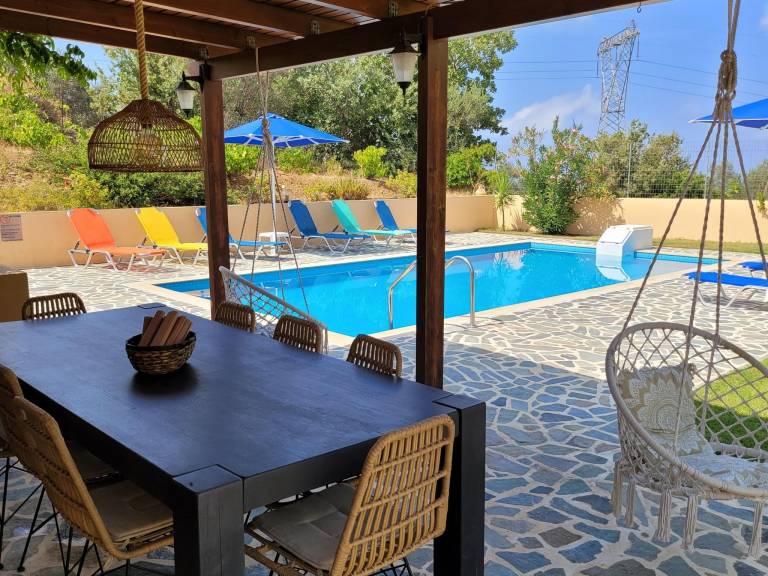 House with private pool, patio & BBQ — photo 3