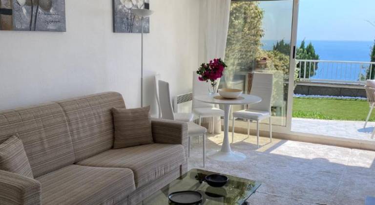 Rental apartment with pool, yard & terrace — photo 2