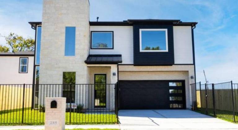 Big house | Pets are welcome in Houston, TX