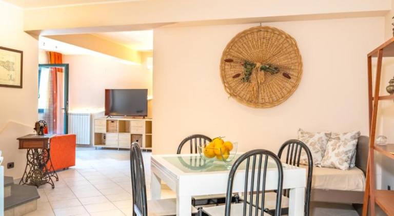 Vacation home with terrace, grill & garden — photo 5