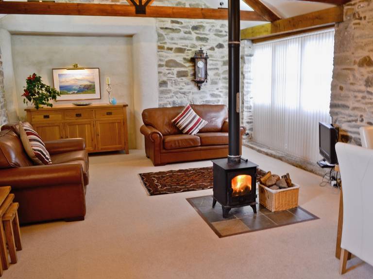 Cottage with garden — photo 2
