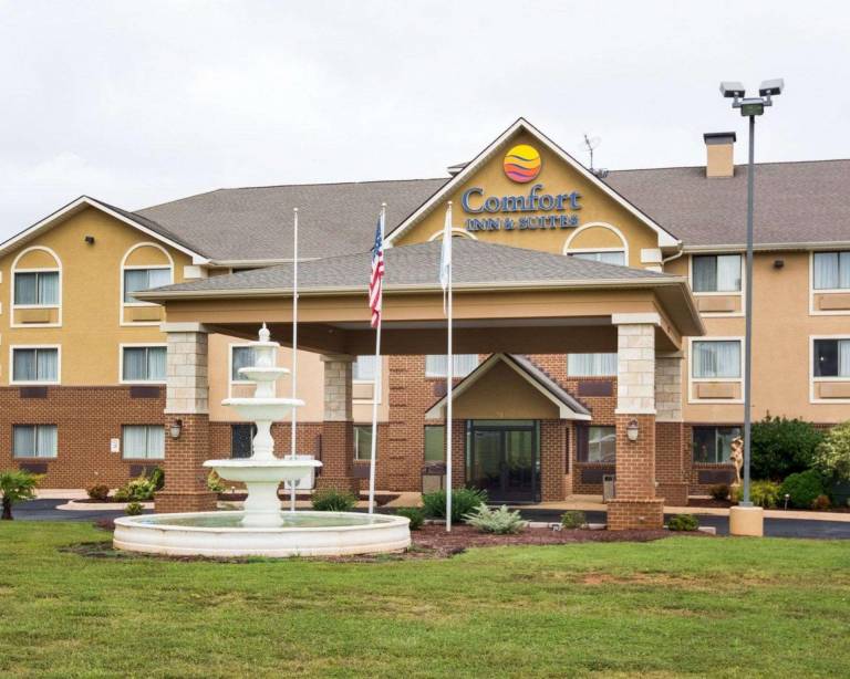 Comfort Inn & Suites South Hill I-85 in South Hill, VA