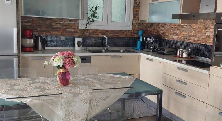 Rental apartment with patio — photo 3