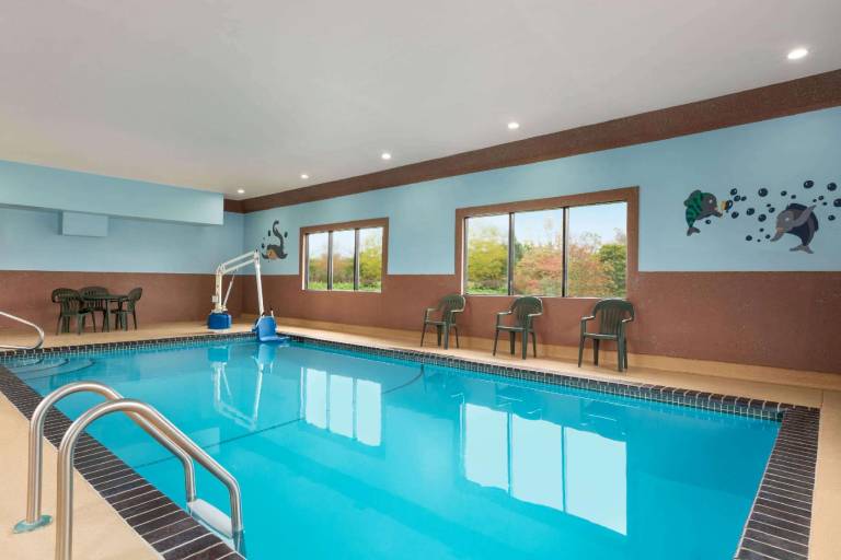 Howard Johnson by Wyndham Waterloo/Cedar Falls — photo 2