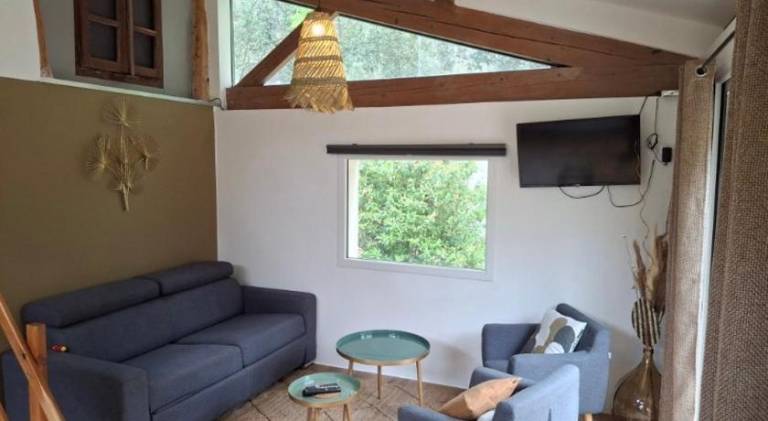 Vacation home with pool — photo 4