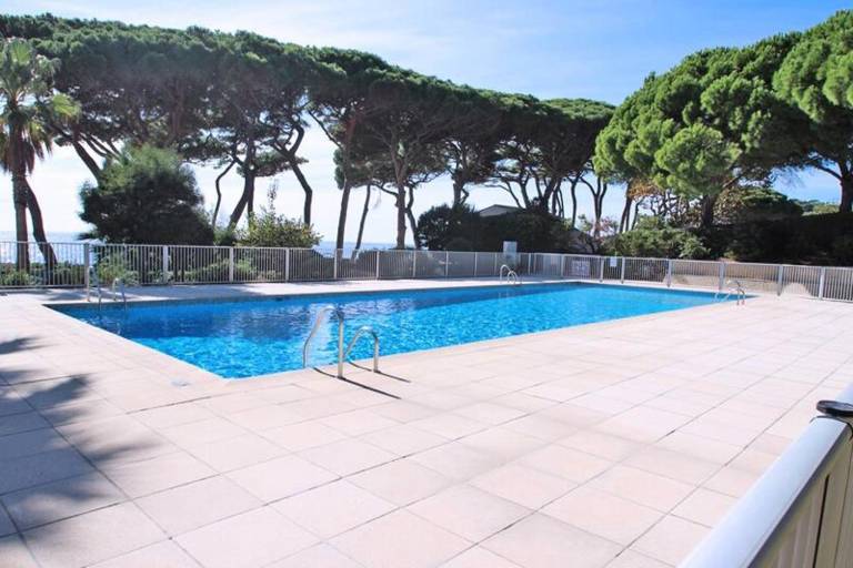 Fully equipped charming apartment with pool & terrace | Pet-friendly in Sainte-Maxime