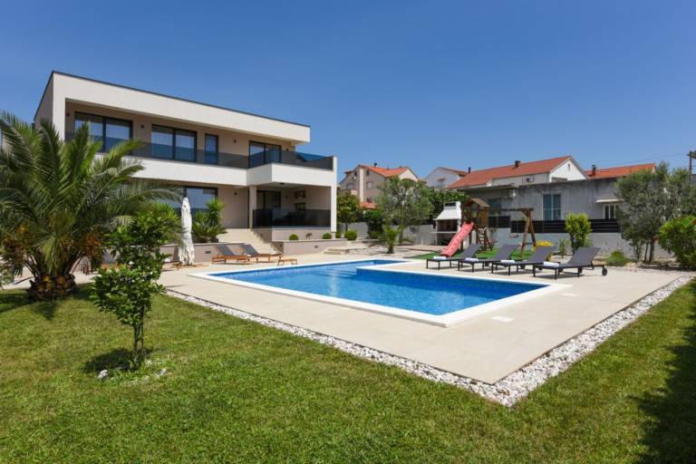 Villa with garden, pool & grill — photo 3