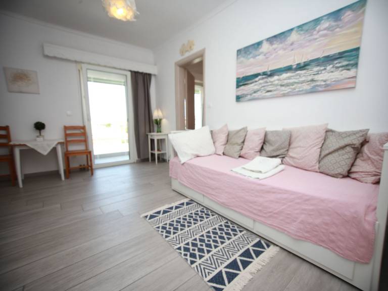 Holiday apartment with terrace & yard — photo 3