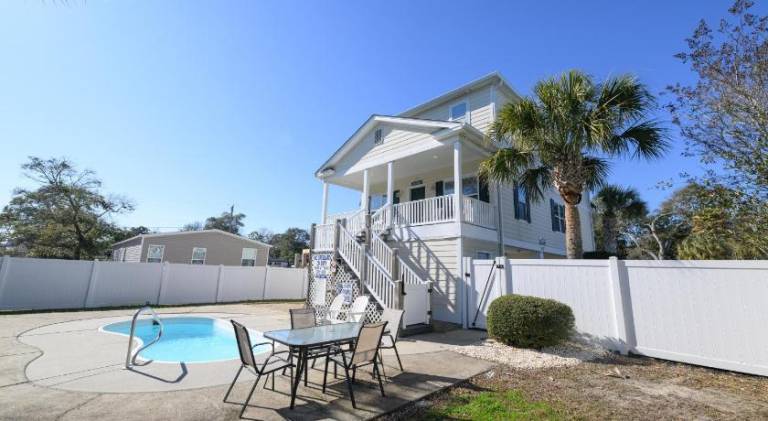 Vacation home with pool | Pets are welcome — photo 5