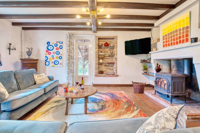 Charming Stone House with Pool and Enclosed Garden : A Haven of Comfort and Serenity — photo 3