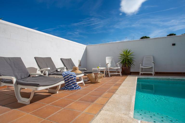 Fully equipped vacation home with barbeque, private pool & patio | Dogs allowed — photo 3