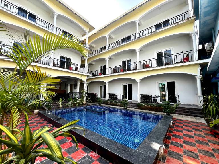 Morjim Sunset Hotel in Morjim