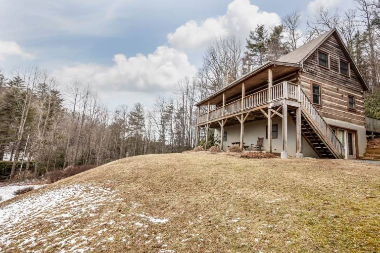 Rustic Cabin near Hiking and Waterfalls — photo 3