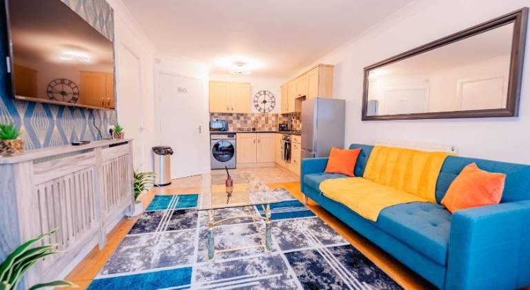 Bright & Elegant House Near City Centre and Stadium in Cardiff