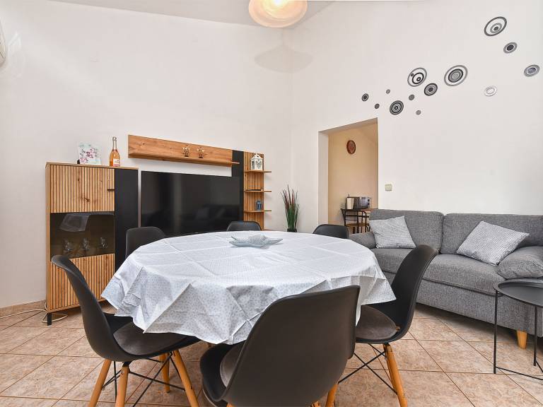 Apartment with BBQ — photo 5