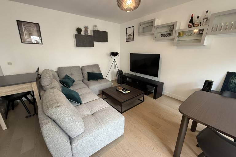 2 bedroom apartment near park