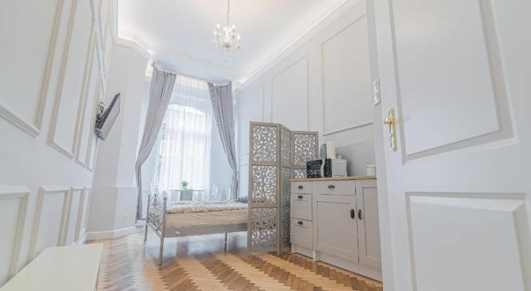 Apartment with patio & yard | Close to Main Square — photo 3