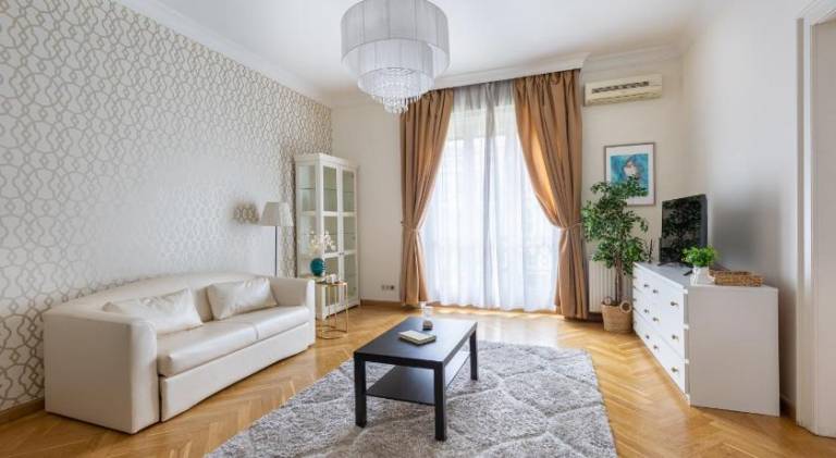 Apartment with terrace & jacuzzi | Close to St. Stephen's Basilica in Budapest